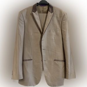 Vinci Men’s Beige/Tan Tuxedo Suit 42L